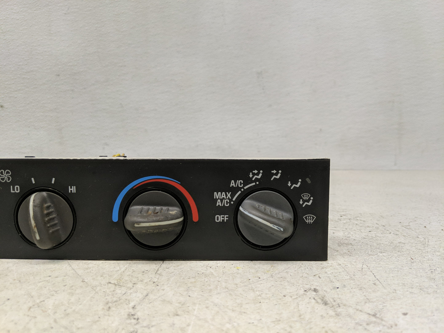 2005 Chevrolet Express 1500 Climate Control Module Temperature AC/Heater Replacement Fits OEM Used Auto Parts - Oemusedautop