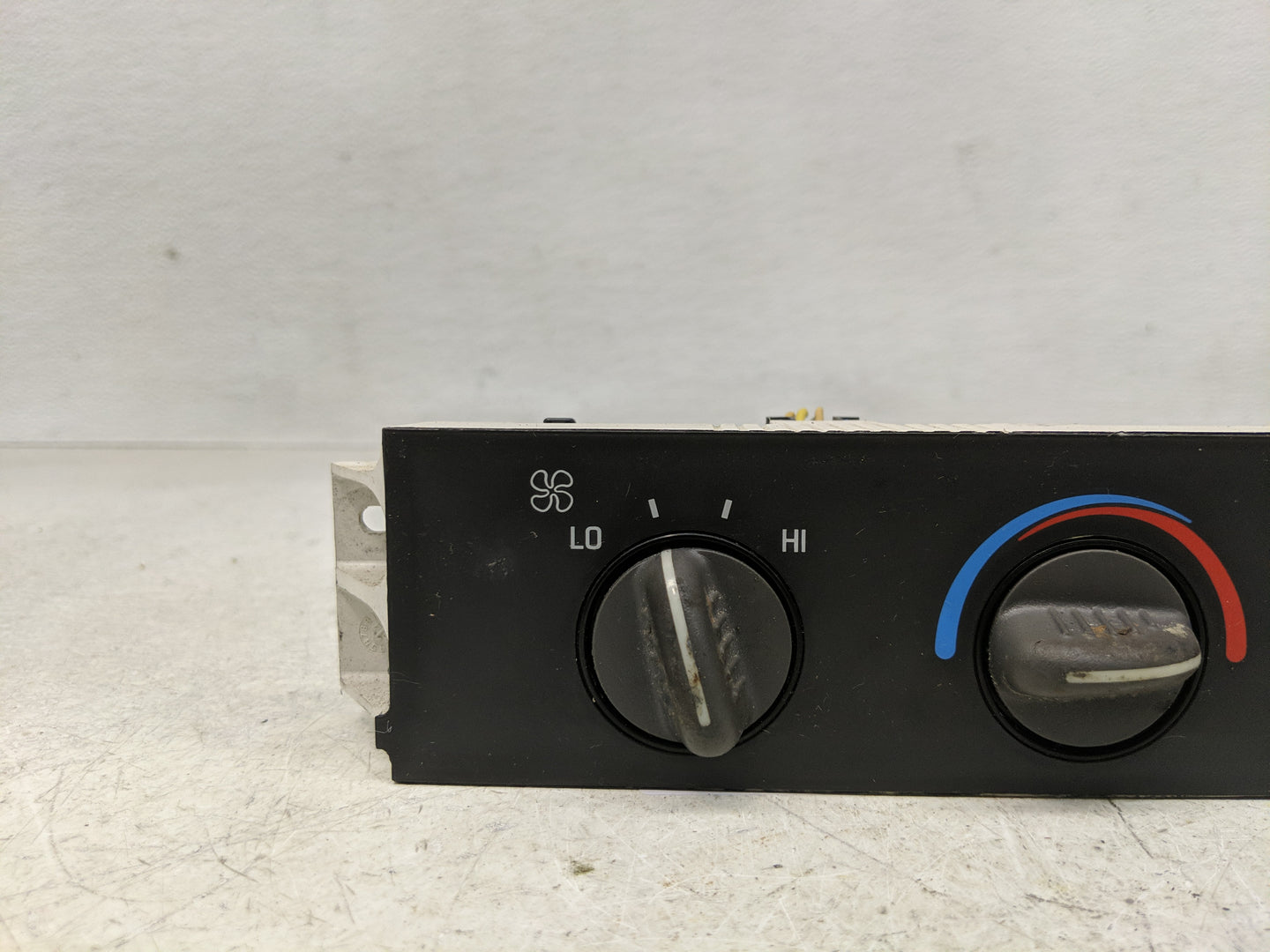 2005 Chevrolet Express 1500 Climate Control Module Temperature AC/Heater Replacement Fits OEM Used Auto Parts - Oemusedautop