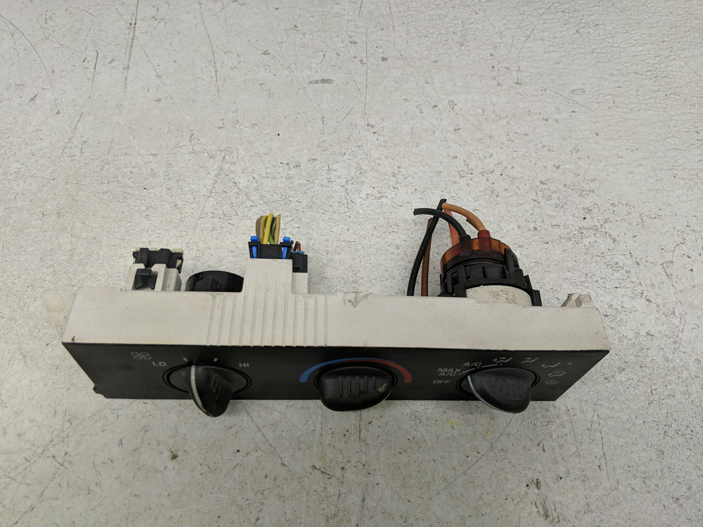 2005 Chevrolet Express 1500 Climate Control Module Temperature AC/Heater Replacement Fits OEM Used Auto Parts - Oemusedautop