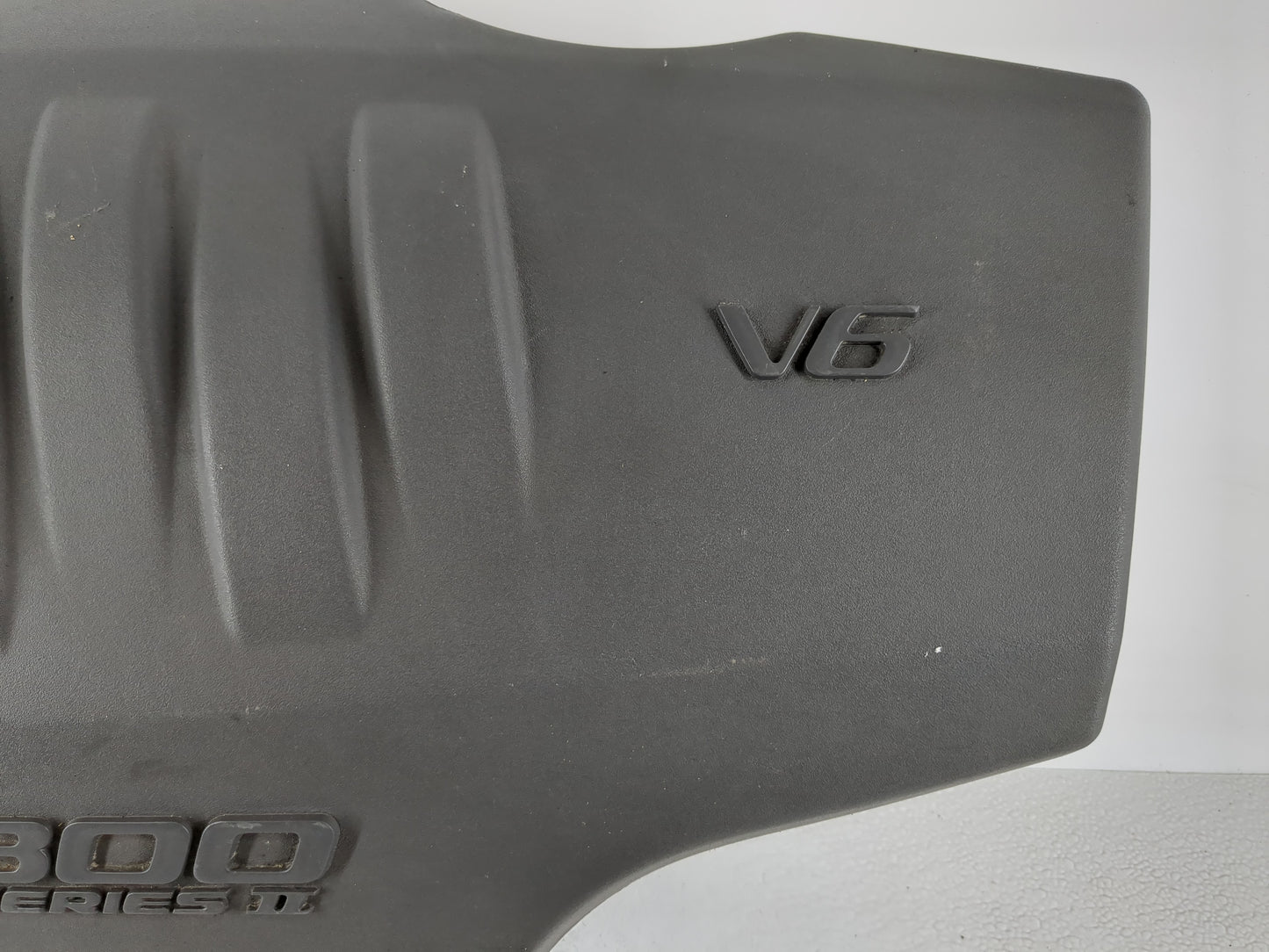 2005 Chevrolet Impala Engine Cover Black - Oemusedautoparts1.com
