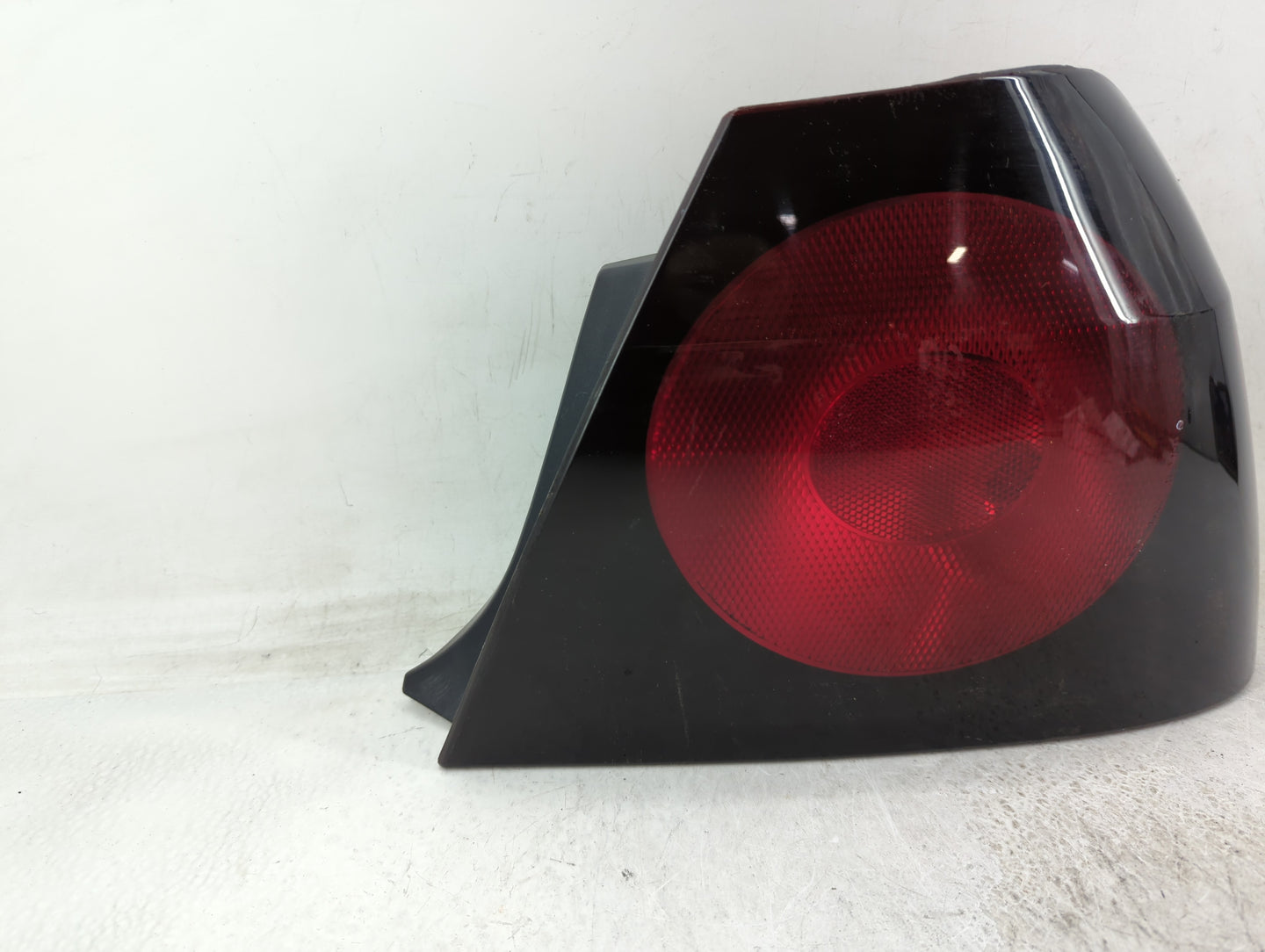2004-2005 Chevrolet Impala Tail Light Assembly Passenger Right OEM P/N:16525262 Fits Fits 2004 2005 OEM Used Auto Parts - Oe