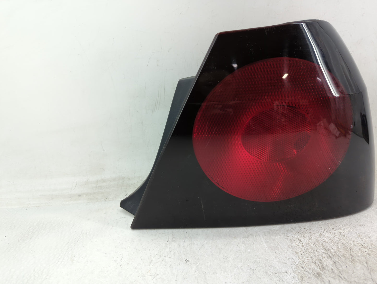 2004-2005 Chevrolet Impala Tail Light Assembly Passenger Right OEM P/N:16525262 Fits Fits 2004 2005 OEM Used Auto Parts - Oe