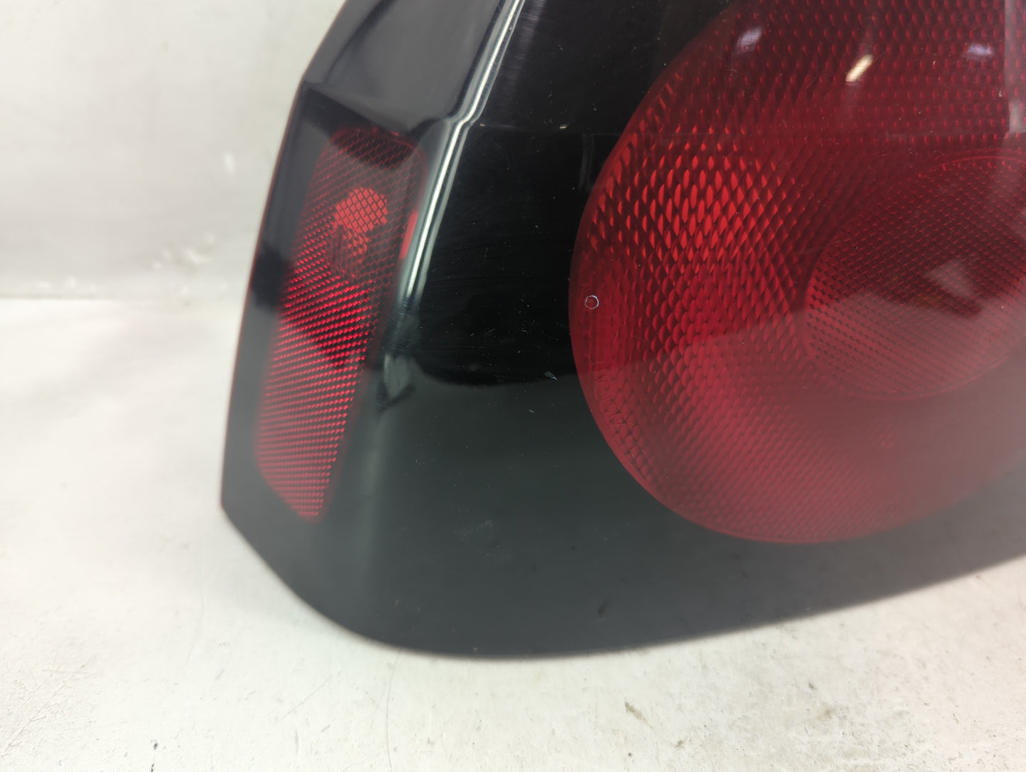 2004-2005 Chevrolet Impala Tail Light Assembly Driver Left OEM P/N:16525261 Fits Fits 2004 2005 OEM Used Auto Parts - Oemuse