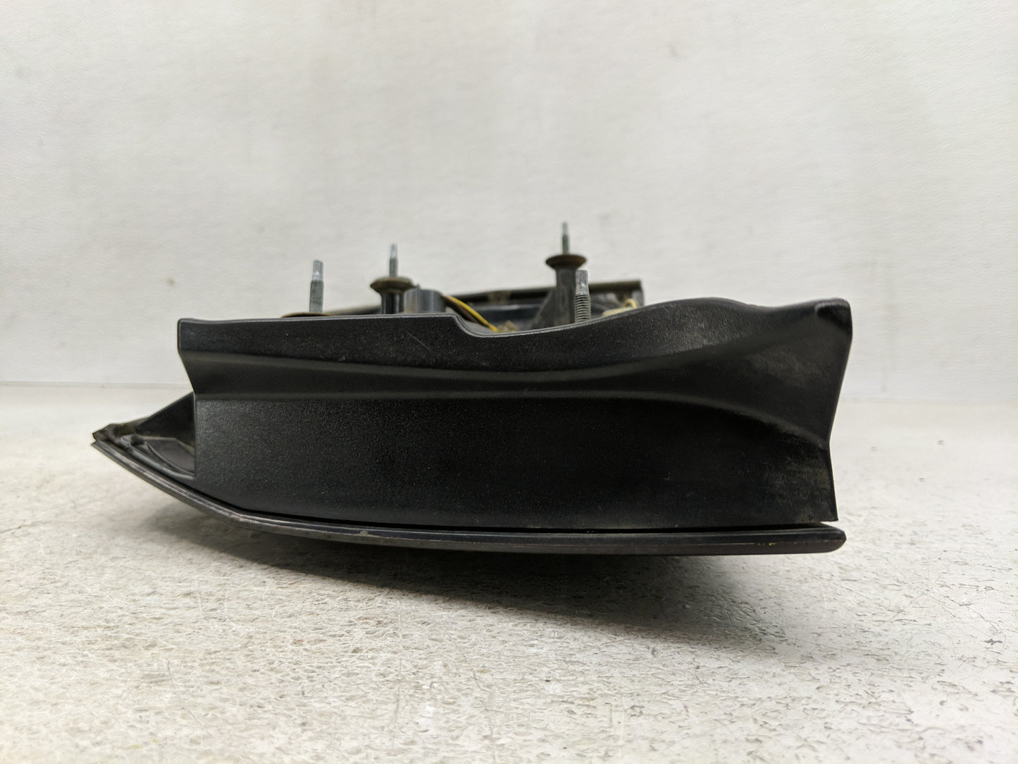 2004-2005 Chevrolet Impala Tail Light Assembly Driver Left OEM P/N:16525261 Fits Fits 2004 2005 OEM Used Auto Parts - Oemuse