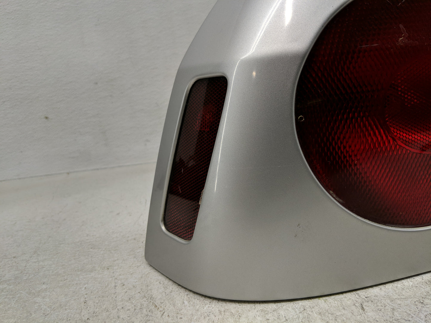 2004-2005 Chevrolet Impala Tail Light Assembly Driver Left OEM P/N:16525261 Fits Fits 2004 2005 OEM Used Auto Parts - Oemuse