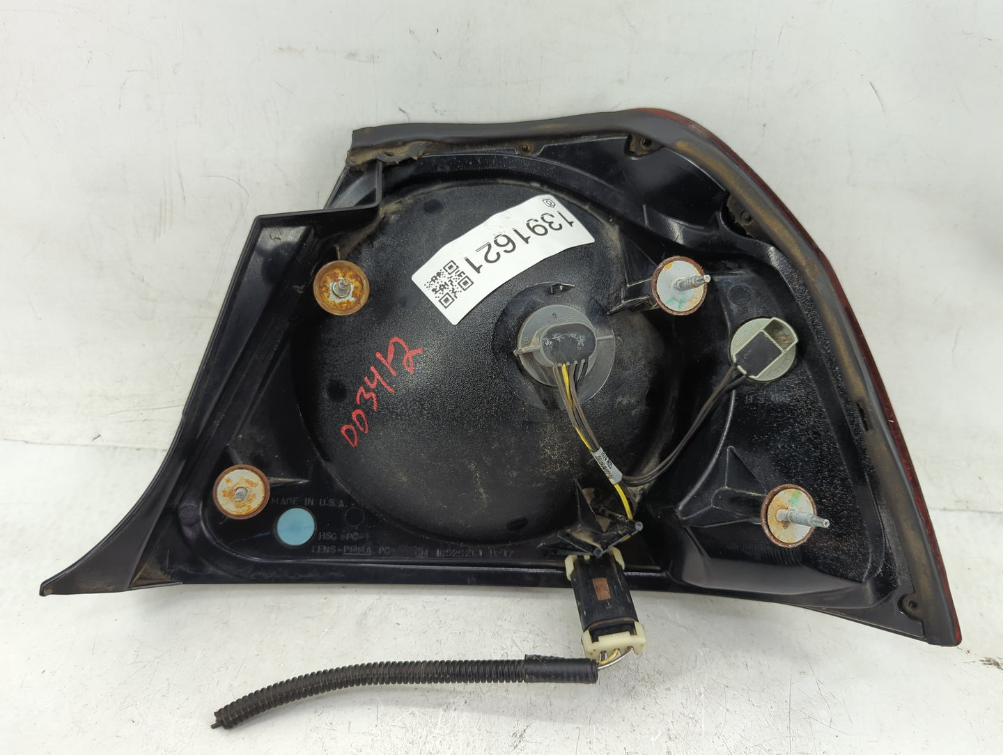 2004-2005 Chevrolet Impala Tail Light Assembly Driver Left OEM P/N:16525261 Fits Fits 2004 2005 OEM Used Auto Parts - Oemuse