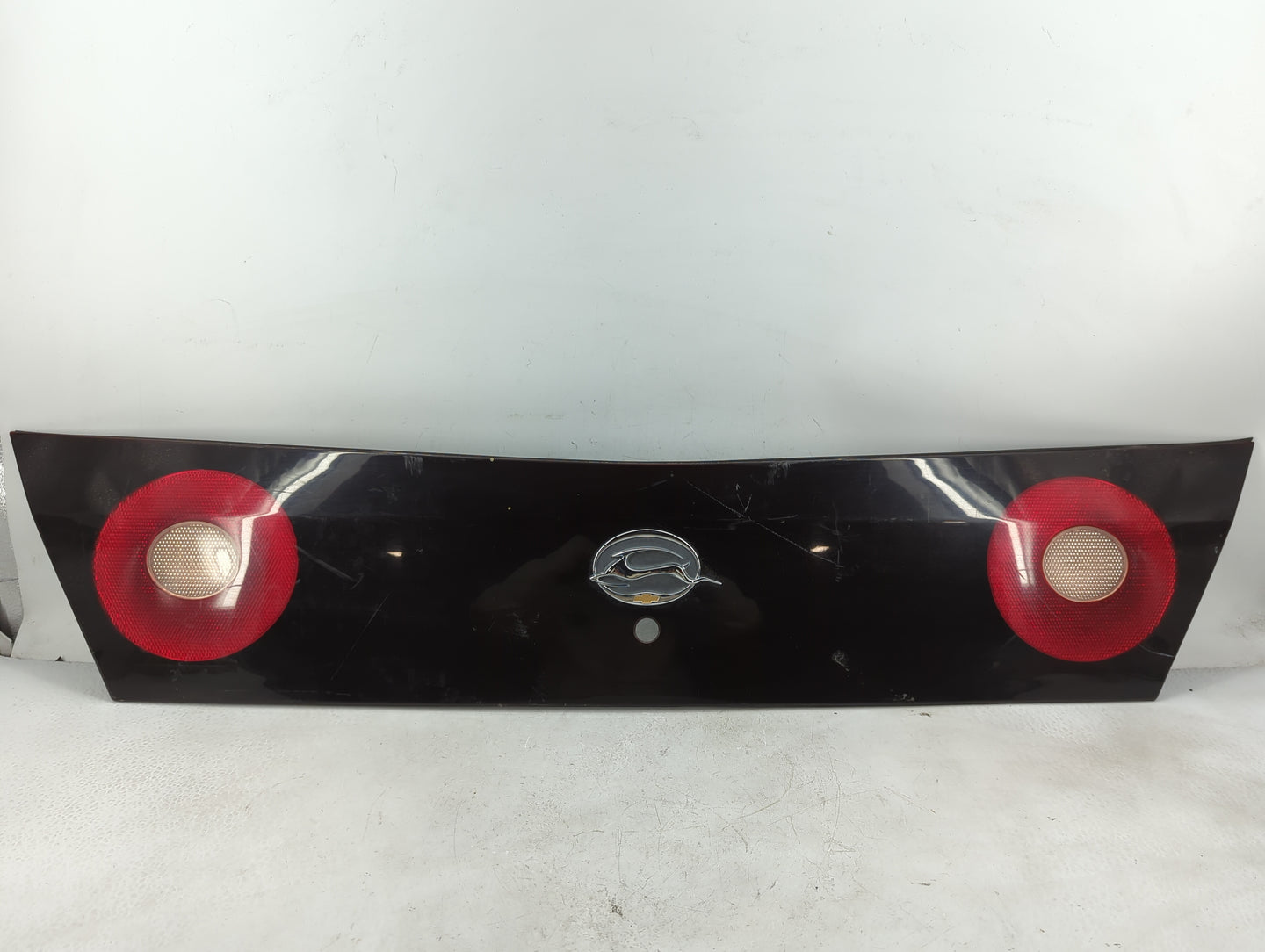 2002-2005 Chevrolet Impala Tail Light Assembly Driver Left OEM P/N:16525253 Fits Fits 2002 2003 2004 2005 OEM Used Auto Part