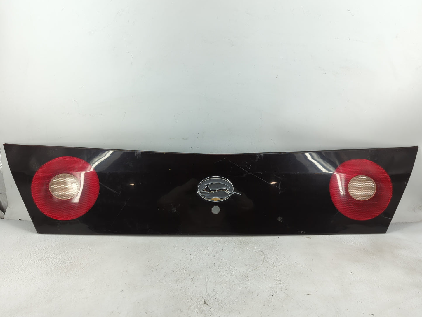 2002-2005 Chevrolet Impala Tail Light Assembly Driver Left OEM P/N:16525253 Fits Fits 2002 2003 2004 2005 OEM Used Auto Part