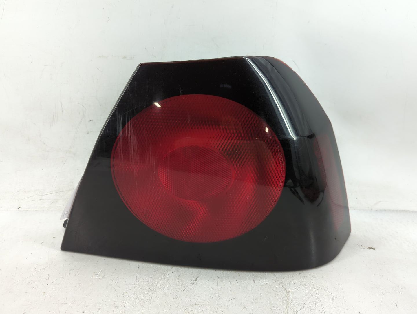 2004-2005 Chevrolet Impala Tail Light Assembly Passenger Right OEM P/N:16525262 Fits Fits 2004 2005 OEM Used Auto Parts - Oe