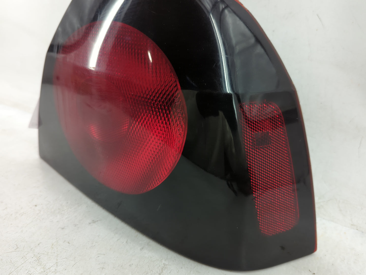 2004-2005 Chevrolet Impala Tail Light Assembly Passenger Right OEM P/N:16525262 Fits Fits 2004 2005 OEM Used Auto Parts - Oe