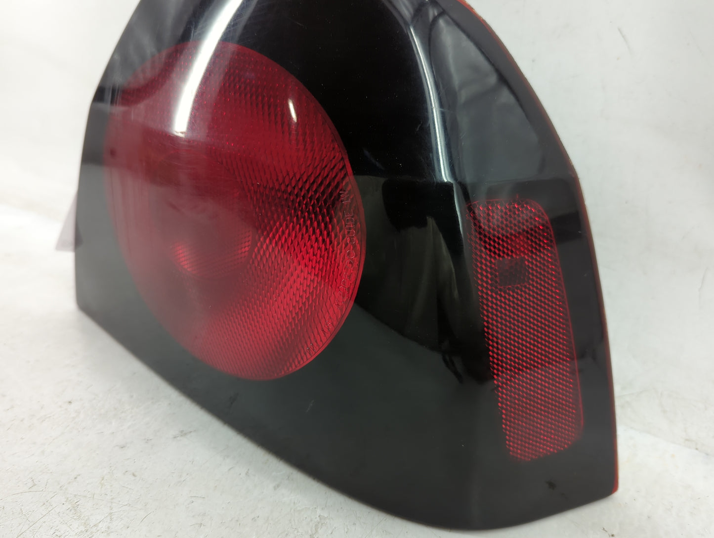 2004-2005 Chevrolet Impala Tail Light Assembly Passenger Right OEM P/N:16525262 Fits Fits 2004 2005 OEM Used Auto Parts - Oe