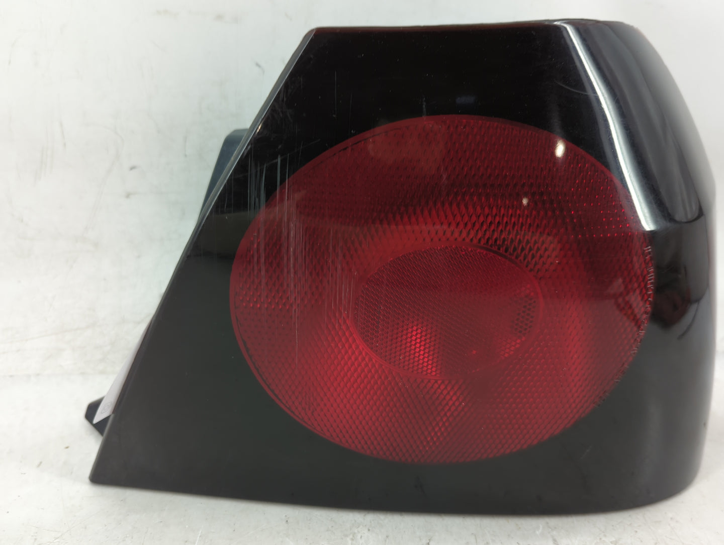 2004-2005 Chevrolet Impala Tail Light Assembly Passenger Right OEM P/N:16525262 Fits Fits 2004 2005 OEM Used Auto Parts - Oe