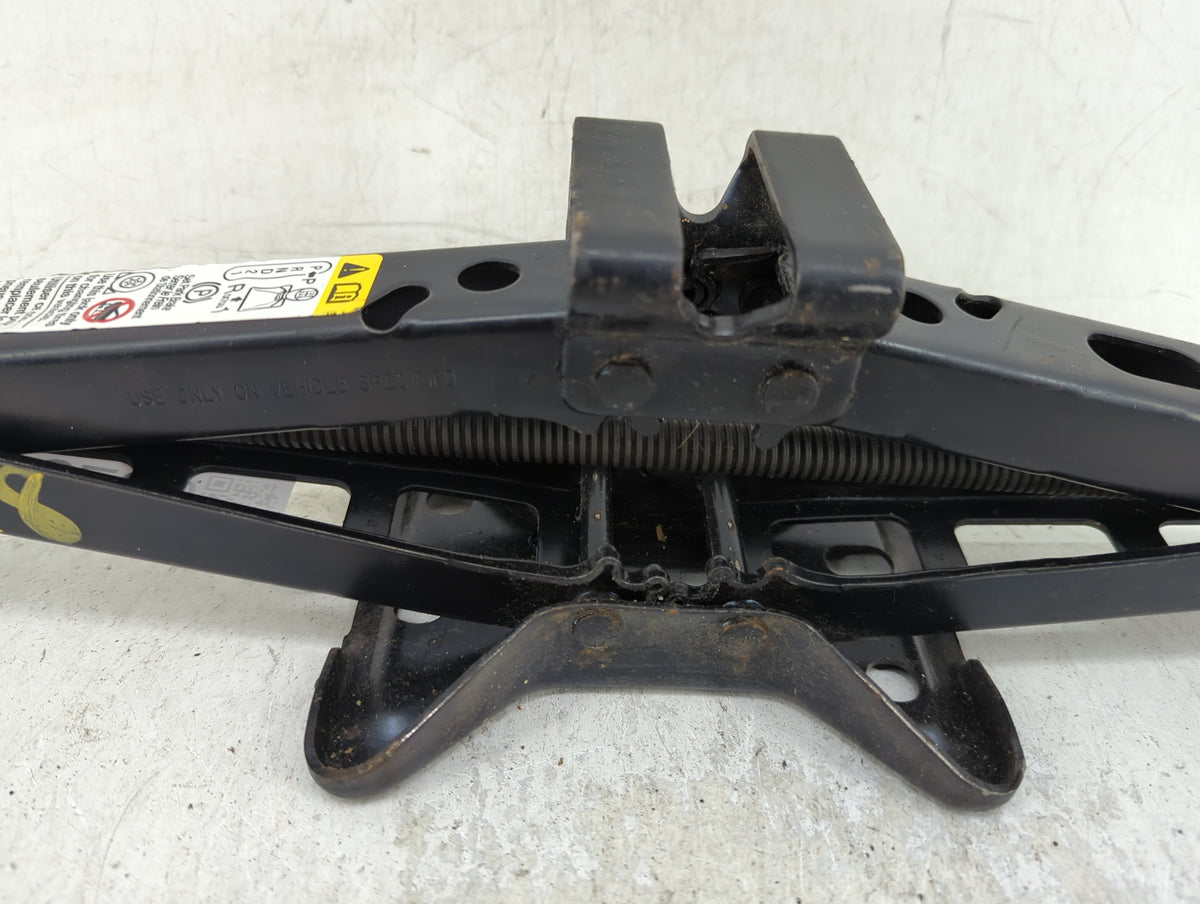 2005 Chevrolet Impala Spare Scissor Car Jack 1415295 - Oemusedautoparts1.com
