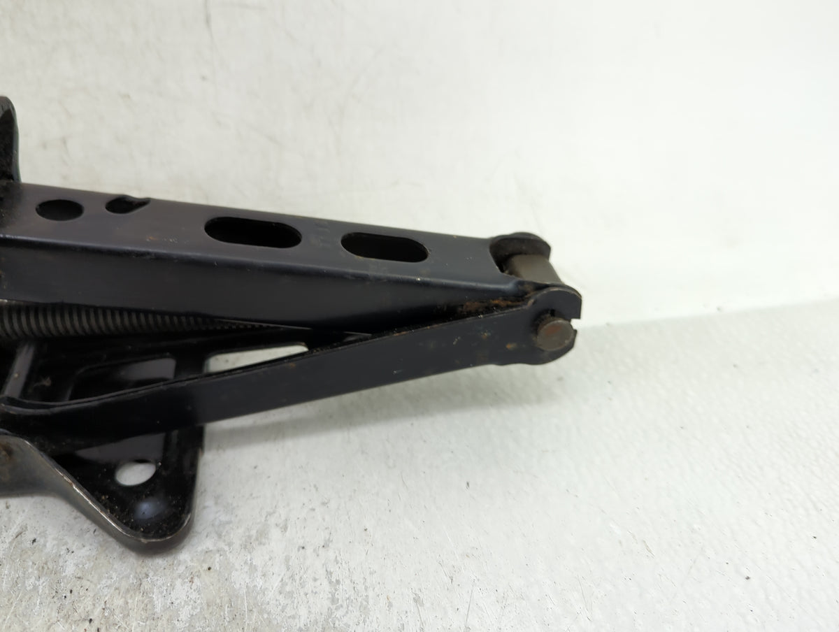 2005 Chevrolet Impala Spare Scissor Car Jack 1415295 - Oemusedautoparts1.com