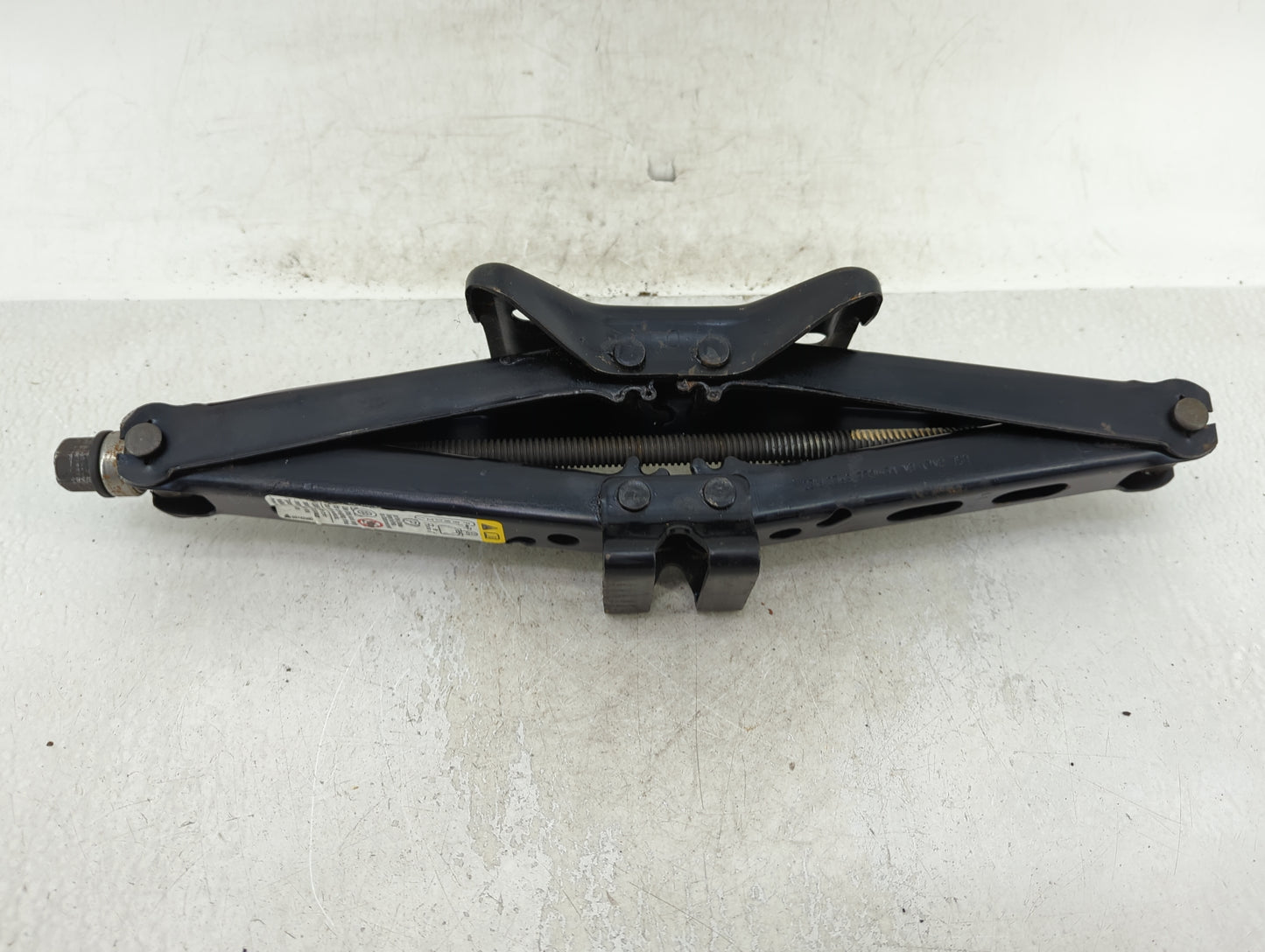 2005 Chevrolet Impala Spare Scissor Car Jack - Oemusedautoparts1.com