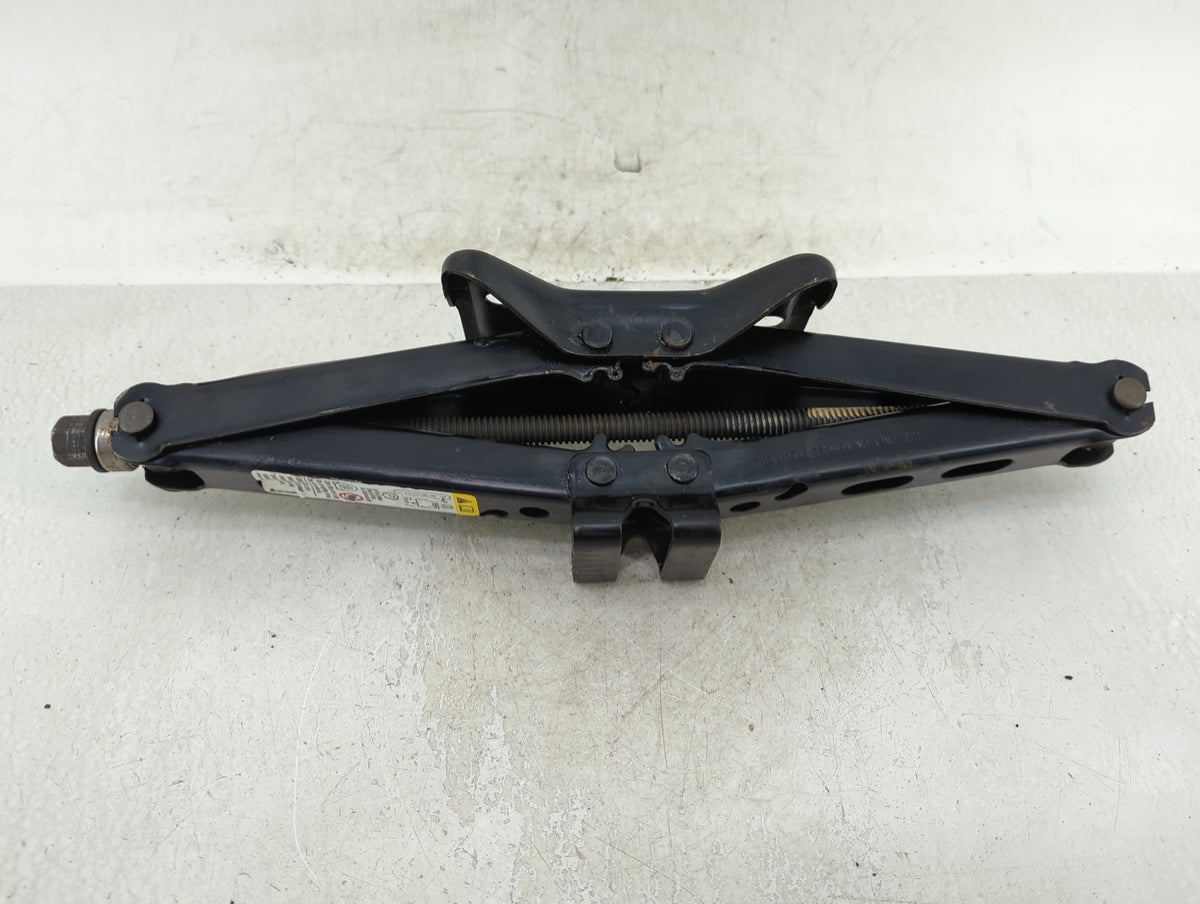 2005 Chevrolet Impala Spare Scissor Car Jack 1415295 - Oemusedautoparts1.com