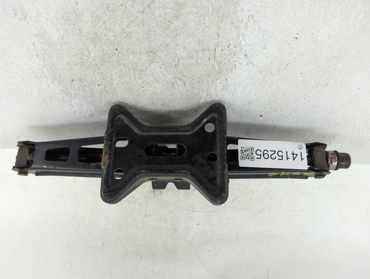 2005 Chevrolet Impala Spare Scissor Car Jack 1415295 - Oemusedautoparts1.com