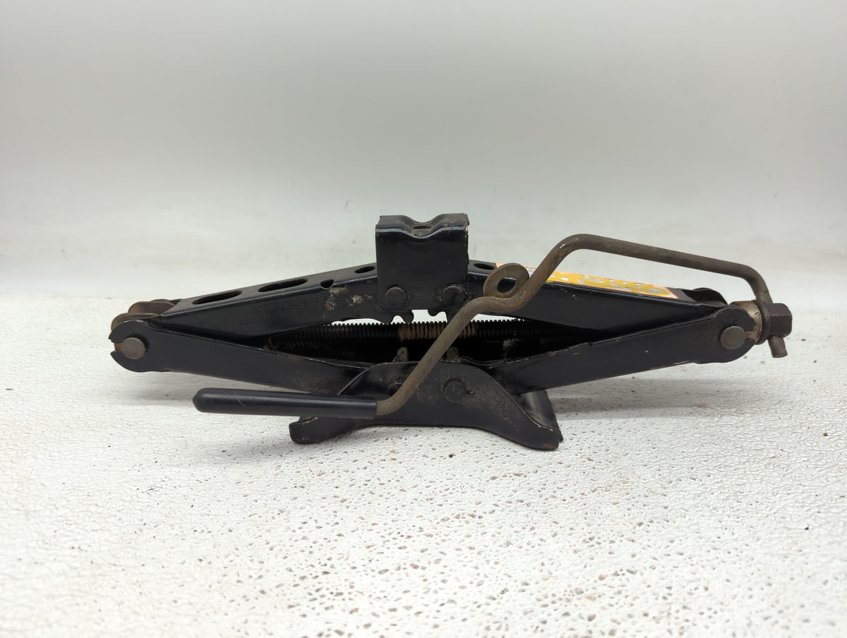 2005 Chevrolet Impala Spare Scissor Car Jack 1415623 - Oemusedautoparts1.com