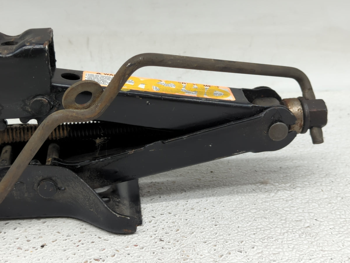 2005 Chevrolet Impala Spare Scissor Car Jack 1415623 - Oemusedautoparts1.com
