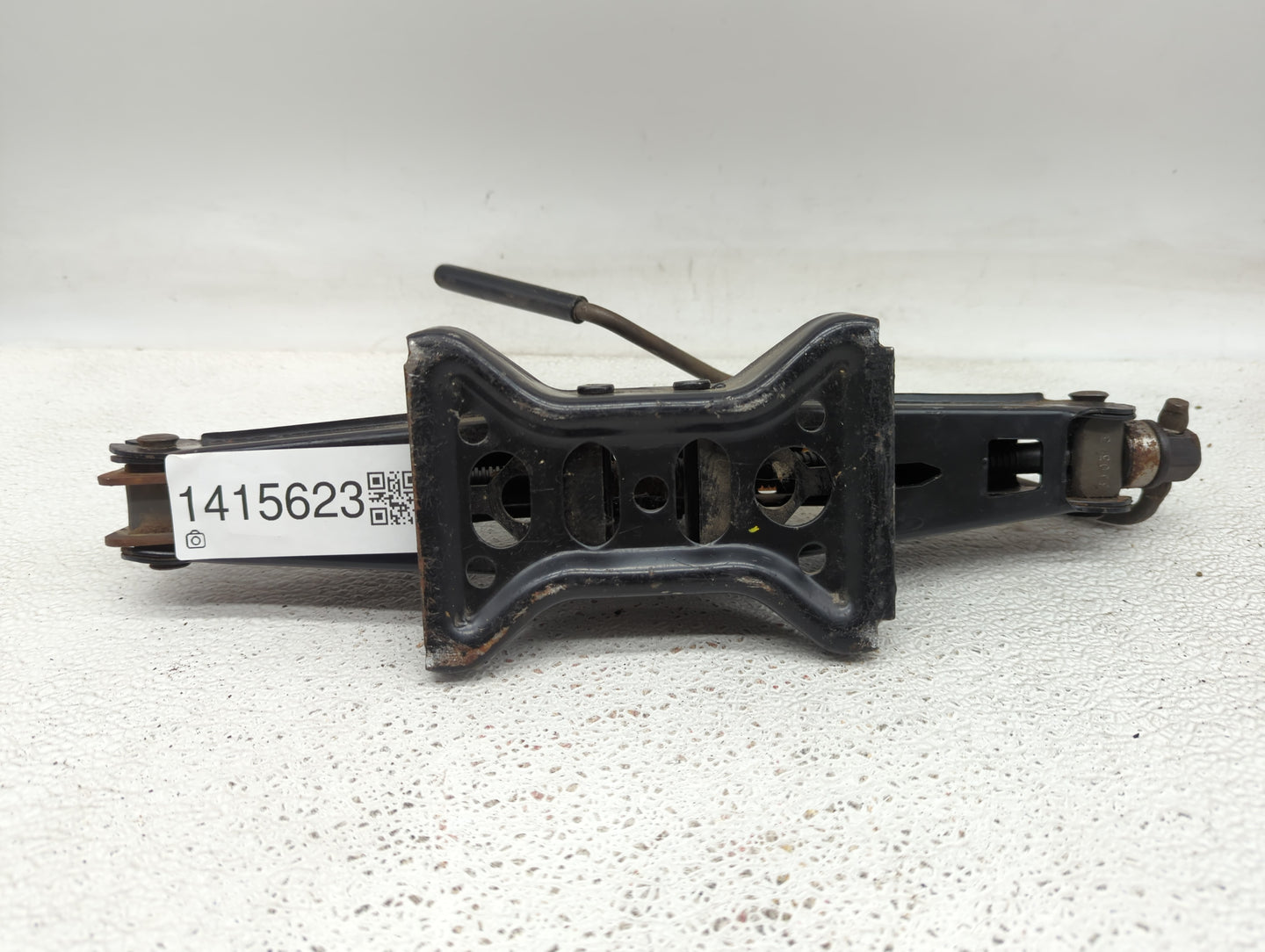2005 Chevrolet Impala Spare Scissor Car Jack 1415623 - Oemusedautoparts1.com
