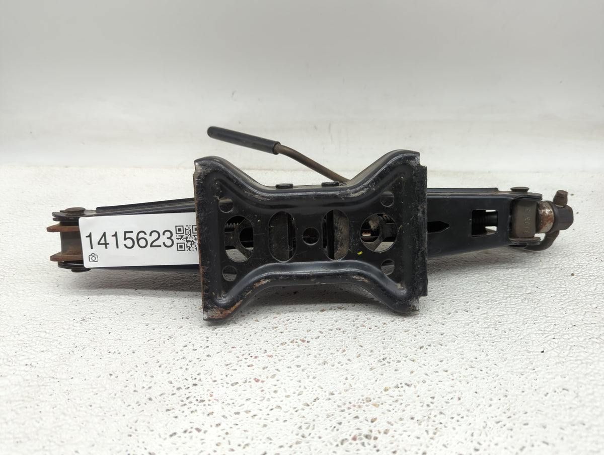 2005 Chevrolet Impala Spare Scissor Car Jack 1415623 - Oemusedautoparts1.com