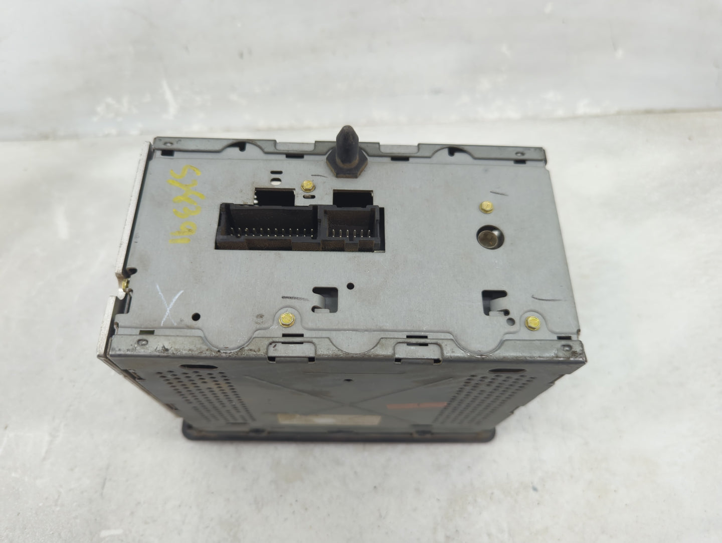 2002-2005 Chevrolet Impala Radio AM FM Cd Player Receiver Replacement P/N:10335223 Fits Fits 2002 2003 2004 2005 OEM Used Au