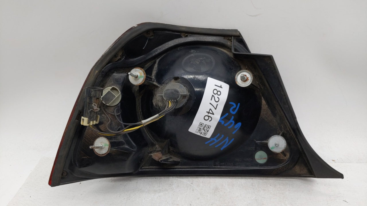 2004-2005 Chevrolet Impala Tail Light Assembly Passenger Right OEM P/N:49209454 16525262 Fits Fits 2004 2005 OEM Used Auto P