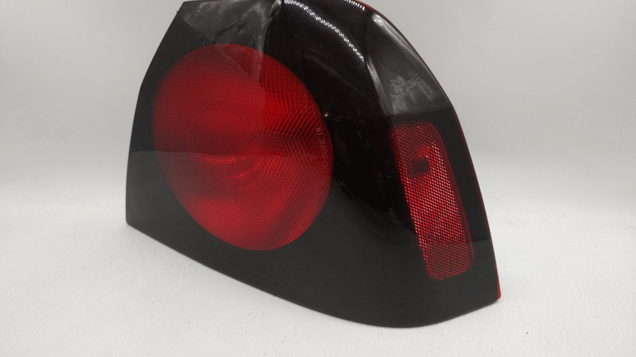 2004-2005 Chevrolet Impala Tail Light Assembly Passenger Right OEM P/N:49209454 16525262 Fits Fits 2004 2005 OEM Used Auto P