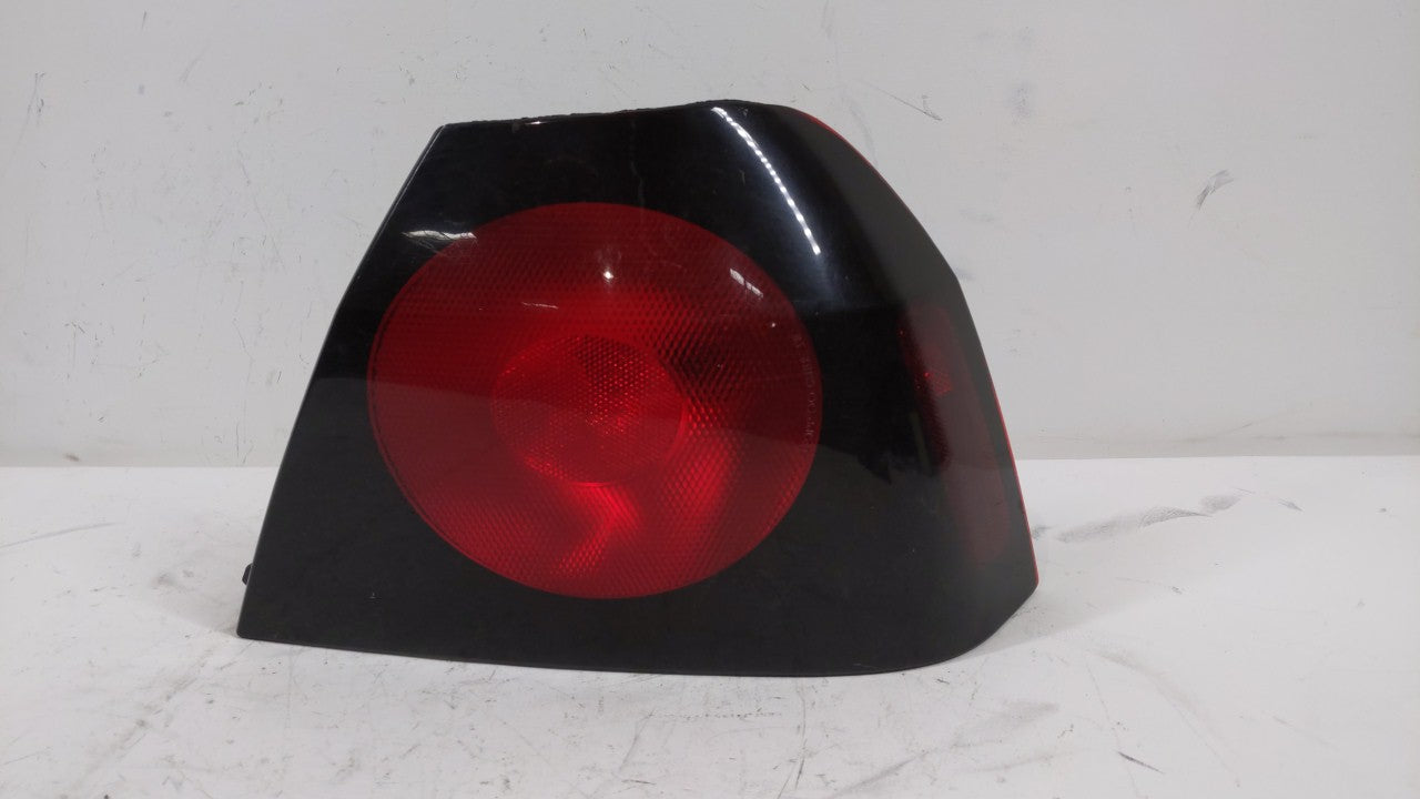 2004-2005 Chevrolet Impala Tail Light Assembly Passenger Right OEM P/N:49209454 16525262 Fits Fits 2004 2005 OEM Used Auto P