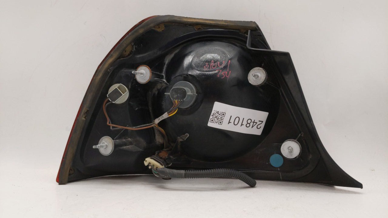 2004-2005 Chevrolet Impala Tail Light Assembly Passenger Right OEM P/N:16525262 Fits Fits 2004 2005 OEM Used Auto Parts - Oe