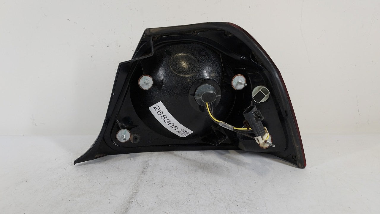 2004-2005 Chevrolet Impala Tail Light Assembly Driver Left OEM P/N:16525261 Fits Fits 2004 2005 OEM Used Auto Parts - Oemuse