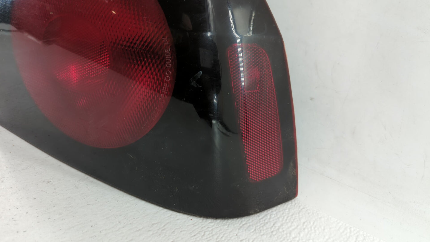 2004-2005 Chevrolet Impala Tail Light Assembly Passenger Right OEM P/N:49209454 16525262 Fits Fits 2004 2005 OEM Used Auto P