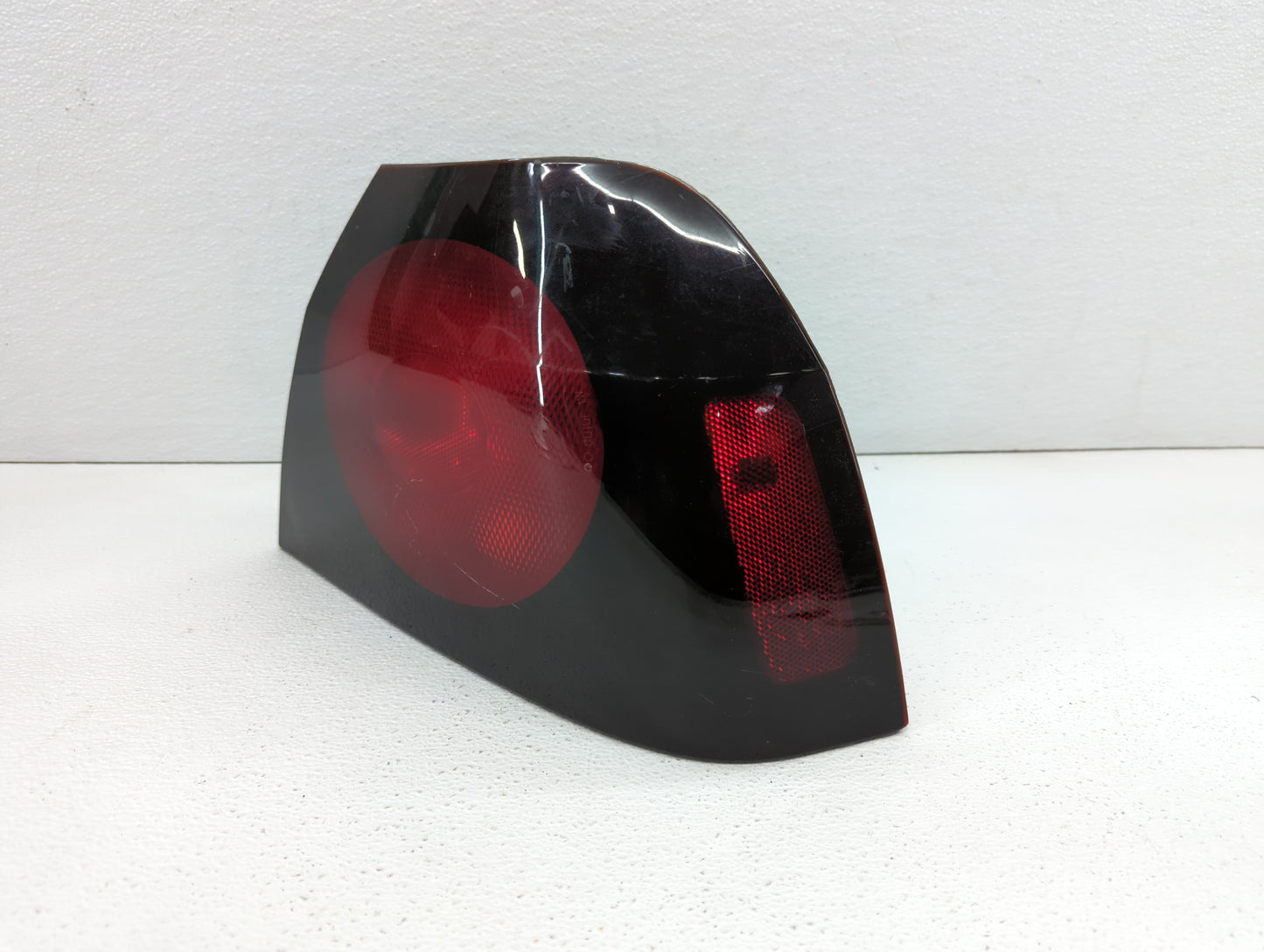 2004-2005 Chevrolet Impala Tail Light Assembly Passenger Right OEM P/N:16525262 Fits Fits 2004 2005 OEM Used Auto Parts - Oe