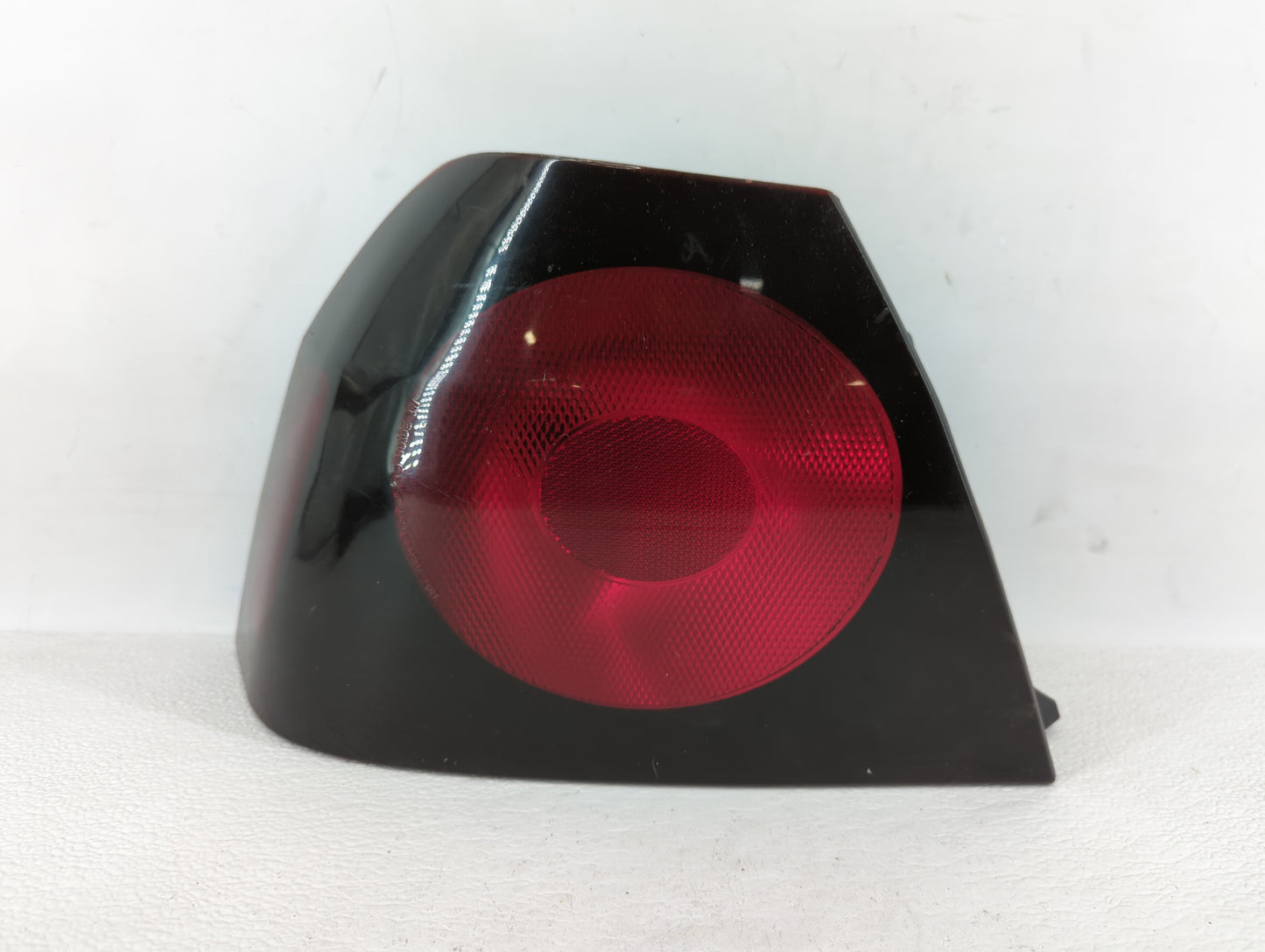 2004-2005 Chevrolet Impala Tail Light Assembly Driver Left OEM P/N:16525261 Fits Fits 2004 2005 OEM Used Auto Parts - Oemuse