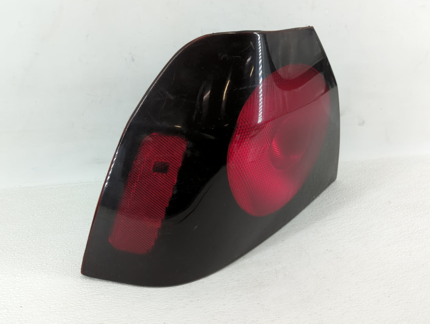 2004-2005 Chevrolet Impala Tail Light Assembly Driver Left OEM P/N:16525261 Fits Fits 2004 2005 OEM Used Auto Parts - Oemuse