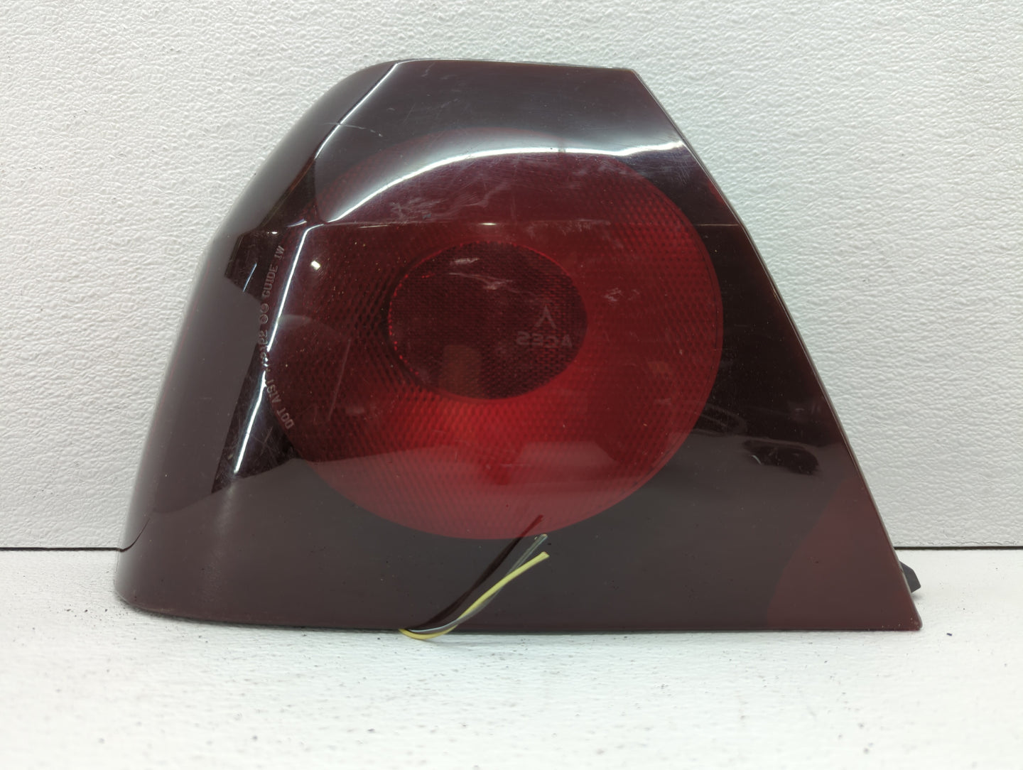 2004-2005 Chevrolet Impala Tail Light Assembly Driver Left OEM P/N:16525261 Fits Fits 2004 2005 OEM Used Auto Parts - Oemuse