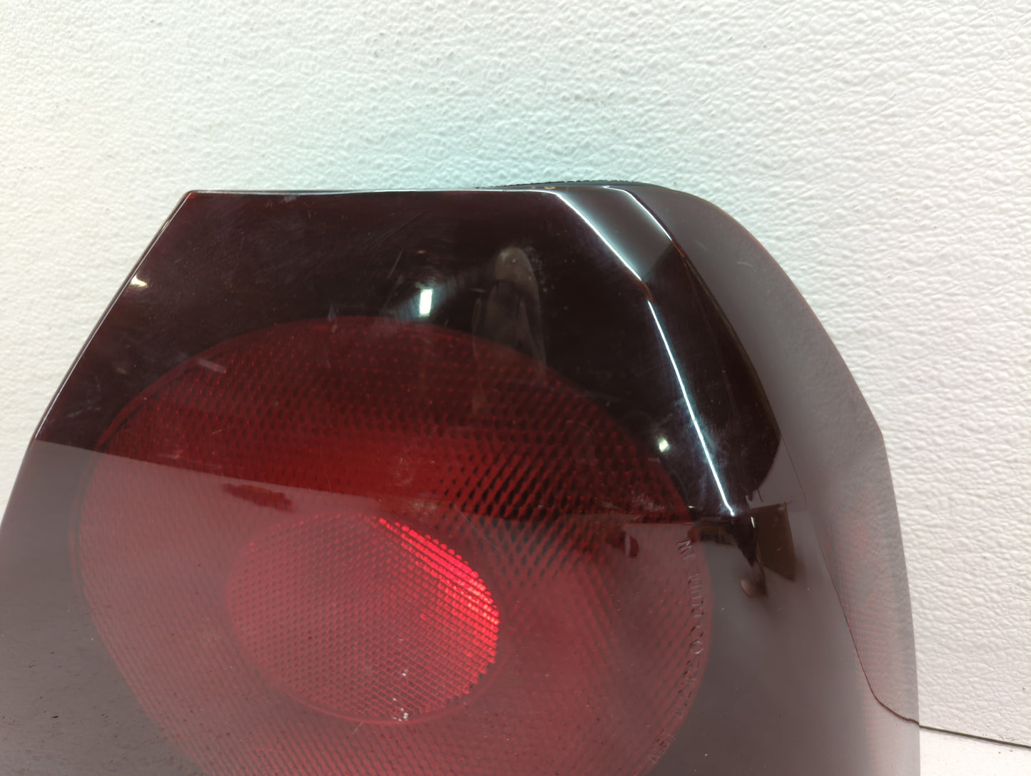 2004-2005 Chevrolet Impala Tail Light Assembly Passenger Right OEM P/N:49209454 16525262 Fits Fits 2004 2005 OEM Used Auto P