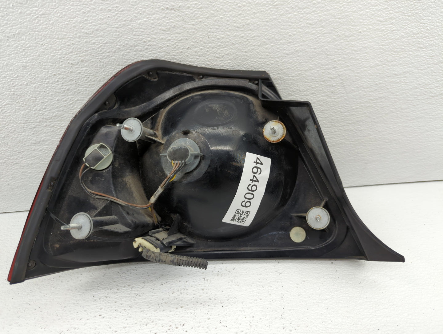 2004-2005 Chevrolet Impala Tail Light Assembly Passenger Right OEM P/N:49209454 16525262 Fits Fits 2004 2005 OEM Used Auto P