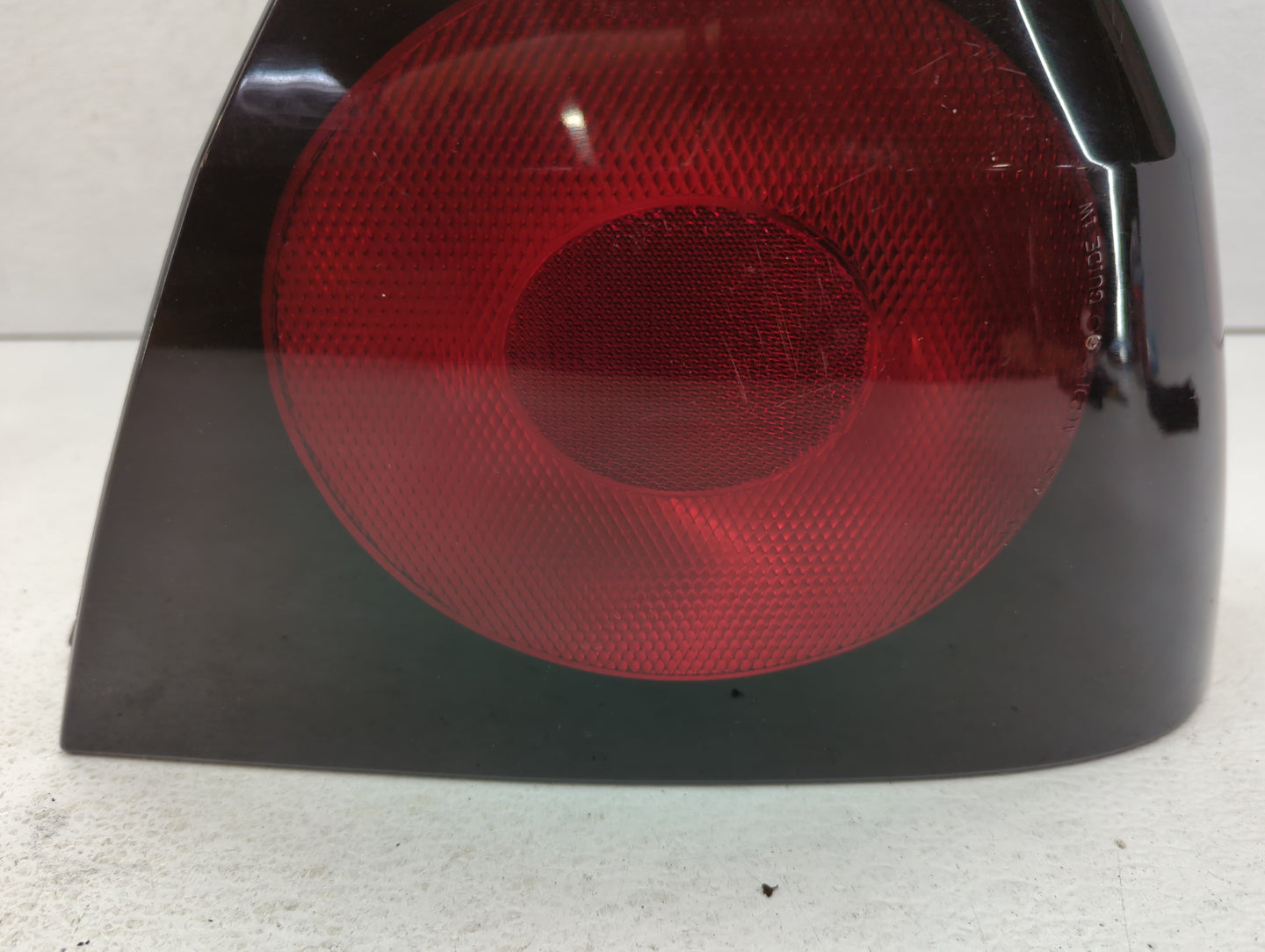 2004-2005 Chevrolet Impala Tail Light Assembly Passenger Right OEM P/N:49209454 16525262 Fits Fits 2004 2005 OEM Used Auto P