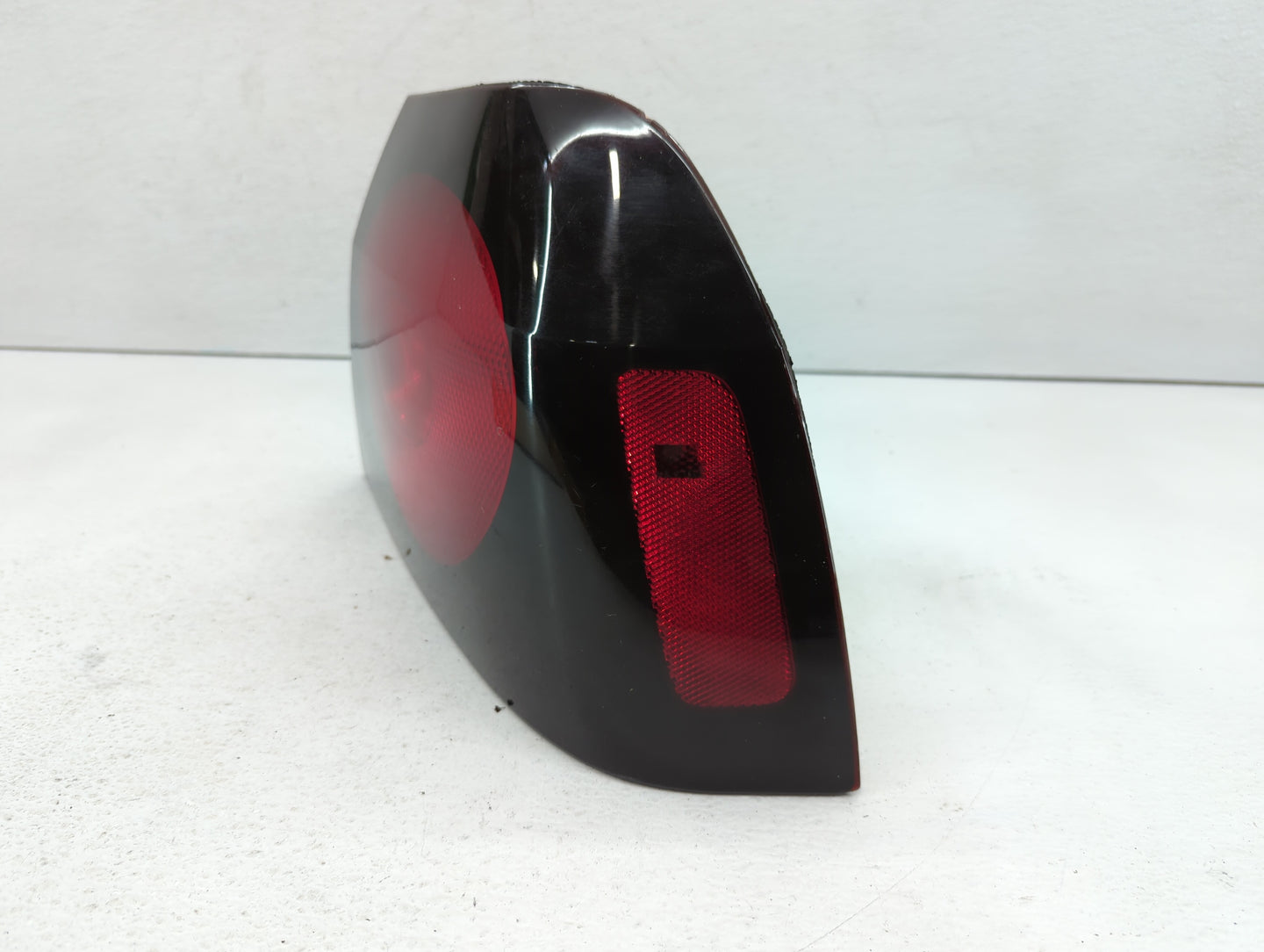 2004-2005 Chevrolet Impala Tail Light Assembly Passenger Right OEM P/N:49209454 16525262 Fits Fits 2004 2005 OEM Used Auto P