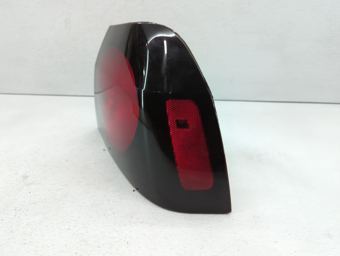 2004-2005 Chevrolet Impala Tail Light Assembly Passenger Right OEM P/N:49209454 16525262 Fits Fits 2004 2005 OEM Used Auto P