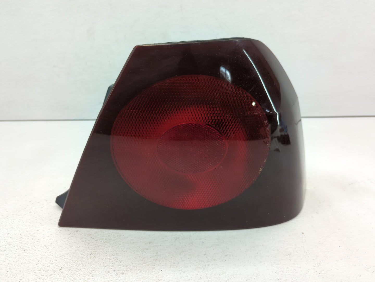 2004-2005 Chevrolet Impala Tail Light Assembly Passenger Right OEM P/N:16525262 Fits Fits 2004 2005 OEM Used Auto Parts - Oe