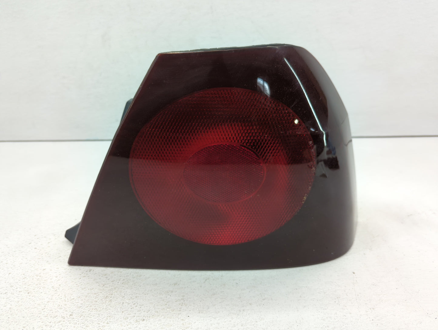 2004-2005 Chevrolet Impala Tail Light Assembly Passenger Right OEM P/N:16525262 Fits Fits 2004 2005 OEM Used Auto Parts - Oe
