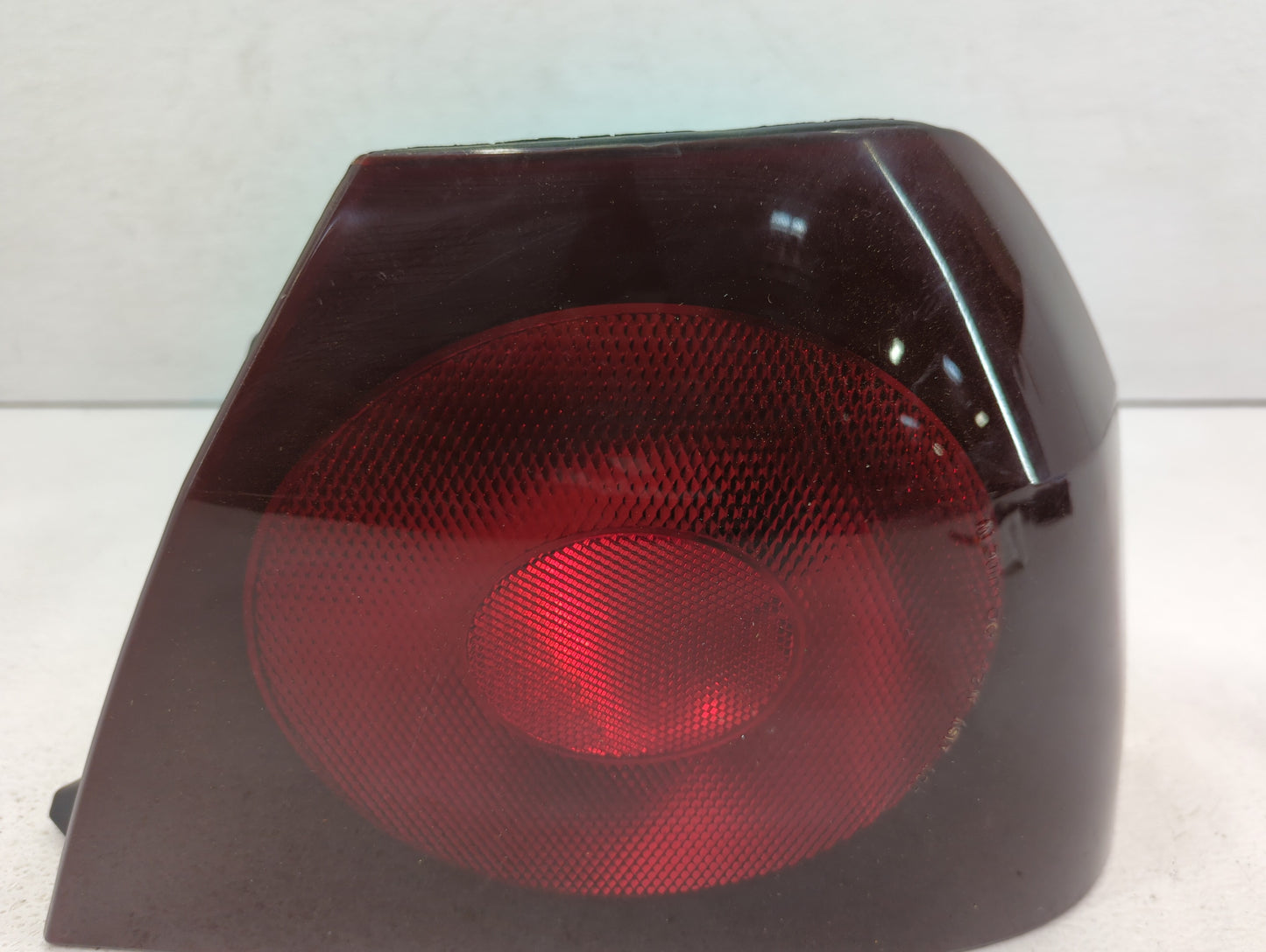 2004-2005 Chevrolet Impala Tail Light Assembly Passenger Right OEM P/N:16525262 Fits Fits 2004 2005 OEM Used Auto Parts - Oe