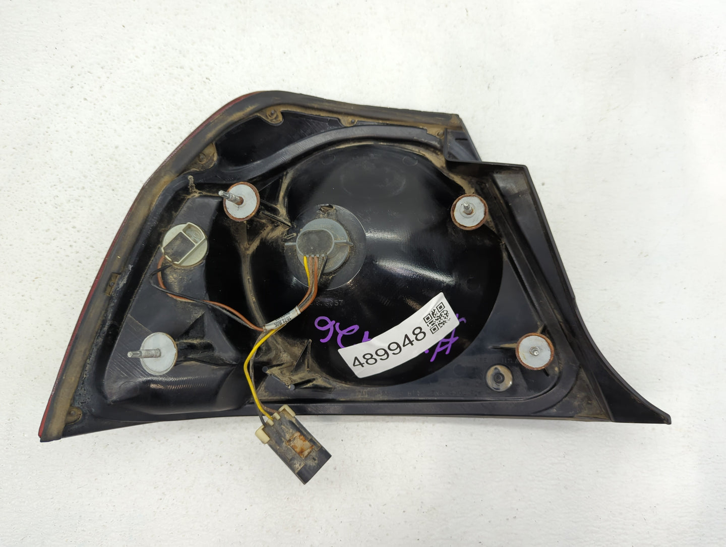 2004-2005 Chevrolet Impala Tail Light Assembly Passenger Right OEM P/N:16525262 Fits Fits 2004 2005 OEM Used Auto Parts - Oe