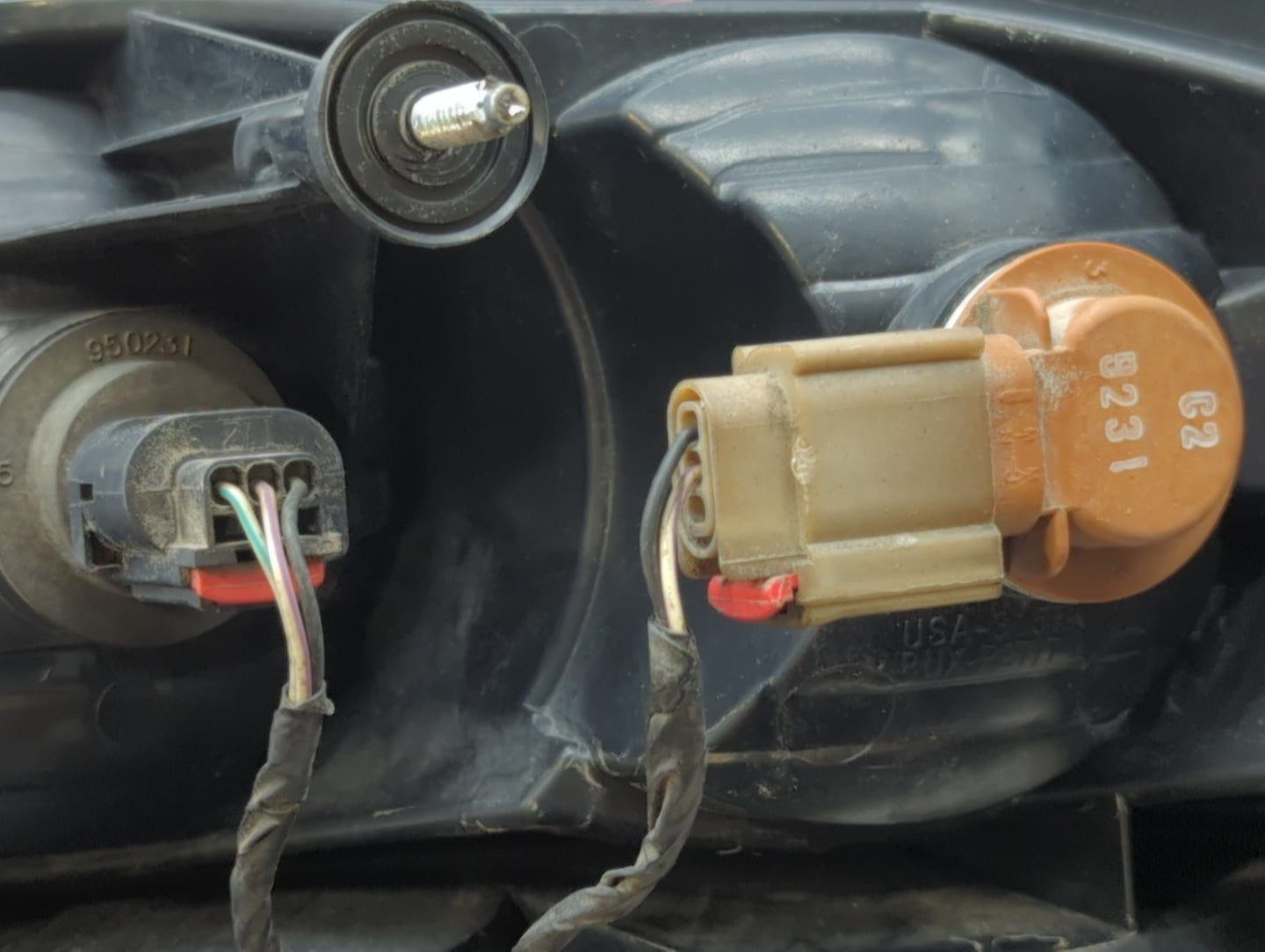 2004-2005 Chevrolet Impala Tail Light Assembly Driver Left OEM P/N:16525261 Fits Fits 2004 2005 OEM Used Auto Parts - Oemuse