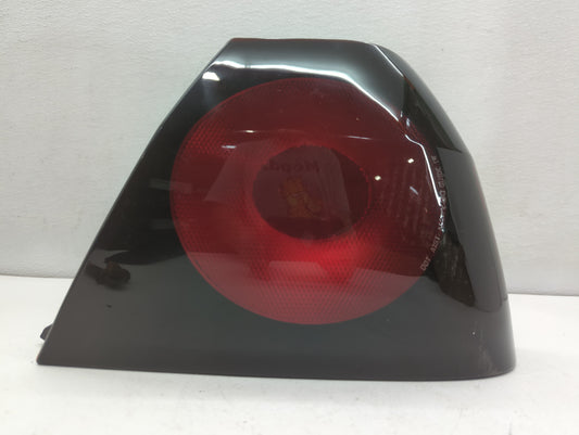 2004-2005 Chevrolet Impala Tail Light Assembly Passenger Right OEM P/N:16525262 Fits Fits 2004 2005 OEM Used Auto Parts - Oe