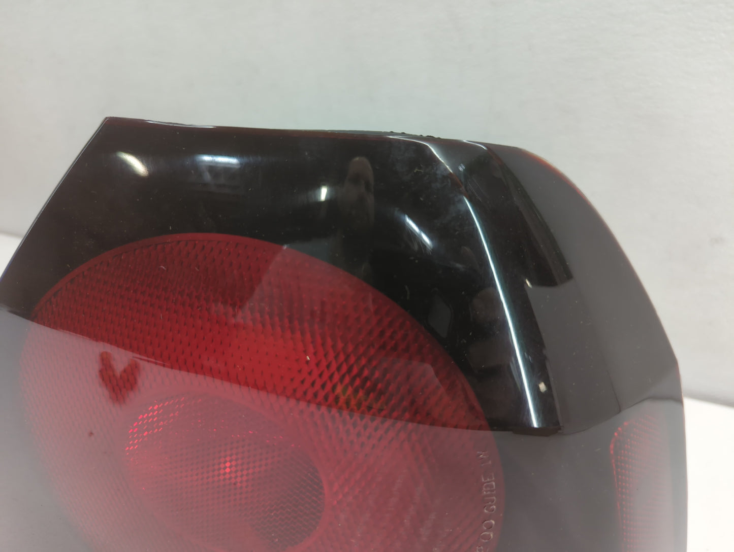 2004-2005 Chevrolet Impala Tail Light Assembly Passenger Right OEM P/N:16525262 Fits Fits 2004 2005 OEM Used Auto Parts - Oe