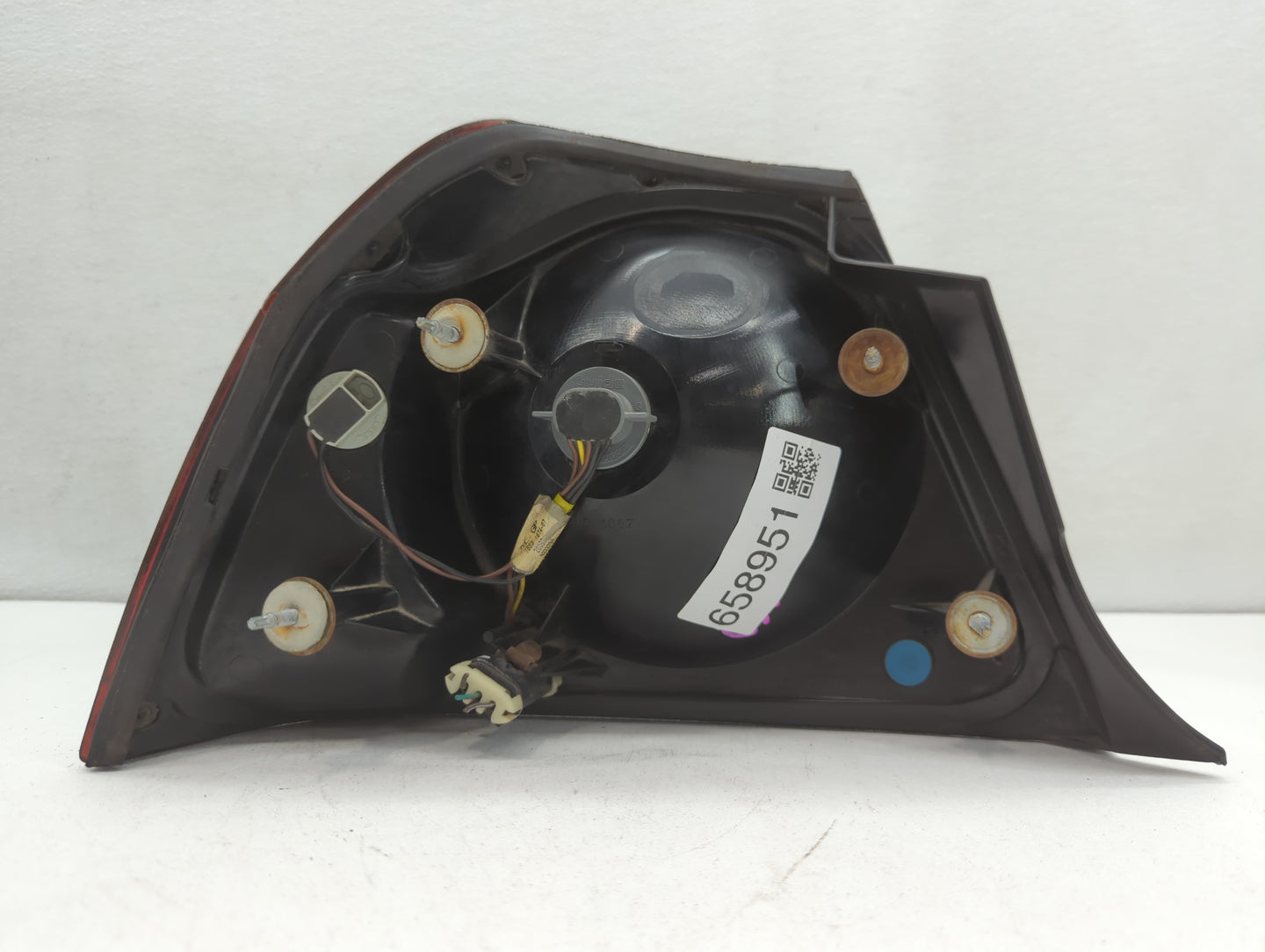 2004-2005 Chevrolet Impala Tail Light Assembly Passenger Right OEM P/N:16525262 Fits Fits 2004 2005 OEM Used Auto Parts - Oe