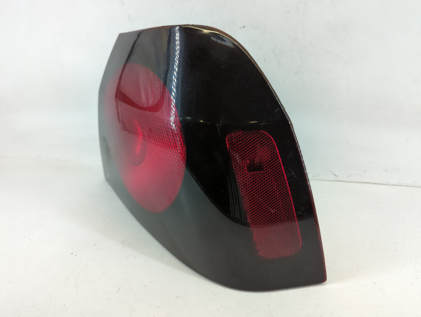 2004-2005 Chevrolet Impala Tail Light Assembly Passenger Right OEM P/N:GM 16525262 B2 Fits Fits 2004 2005 OEM Used Auto Part